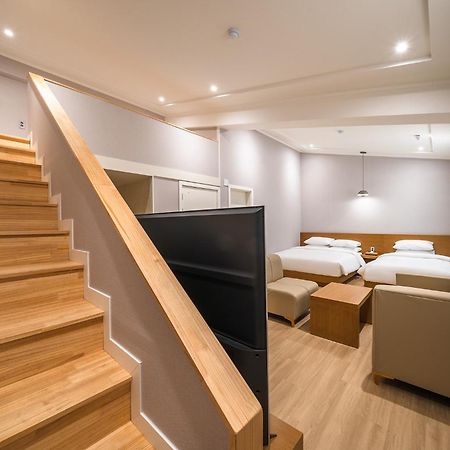 Mono Hotel Σουγόν Εξωτερικό φωτογραφία