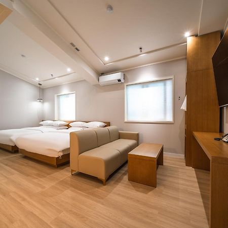 Mono Hotel Σουγόν Εξωτερικό φωτογραφία