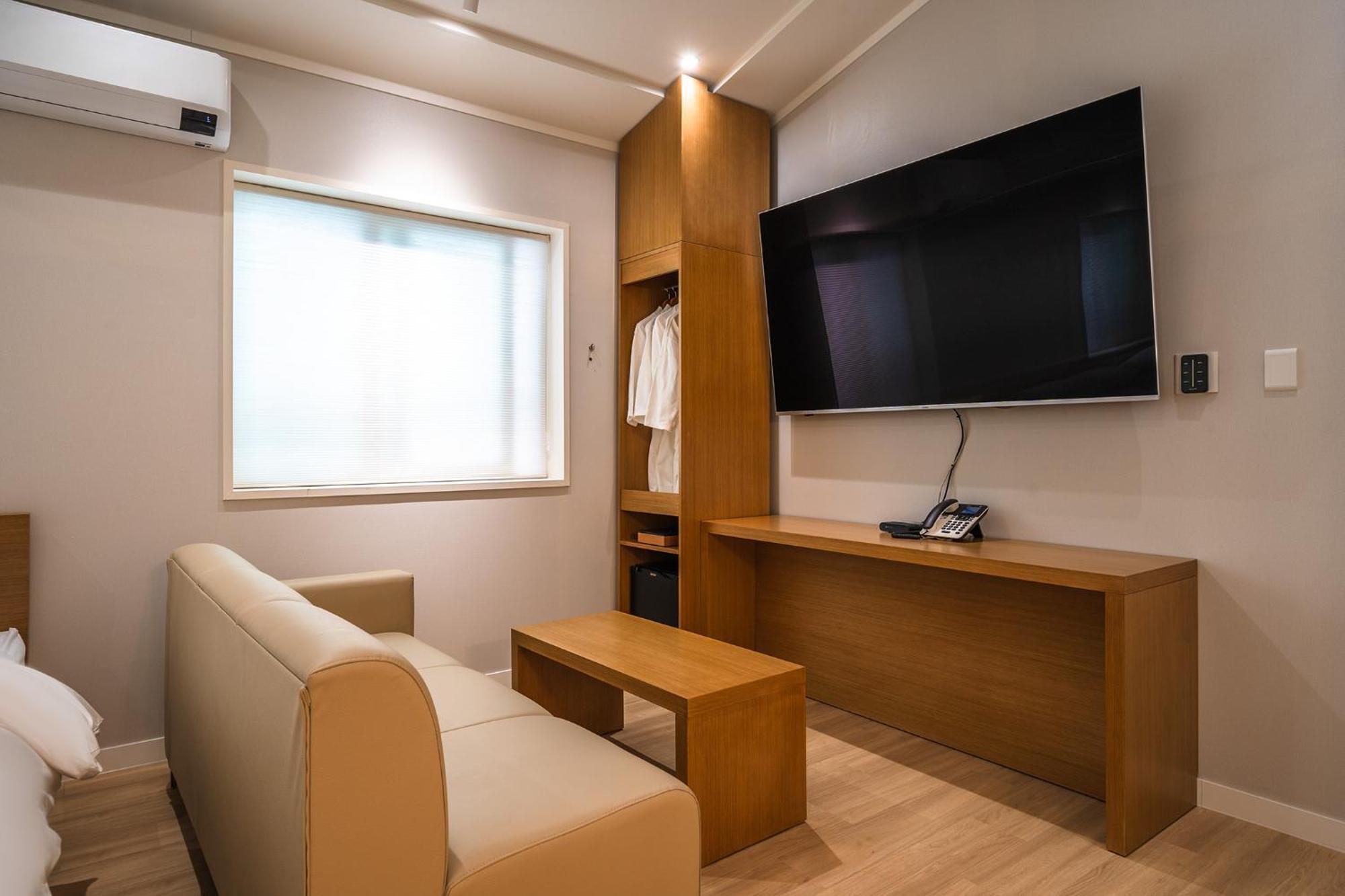 Mono Hotel Σουγόν Εξωτερικό φωτογραφία