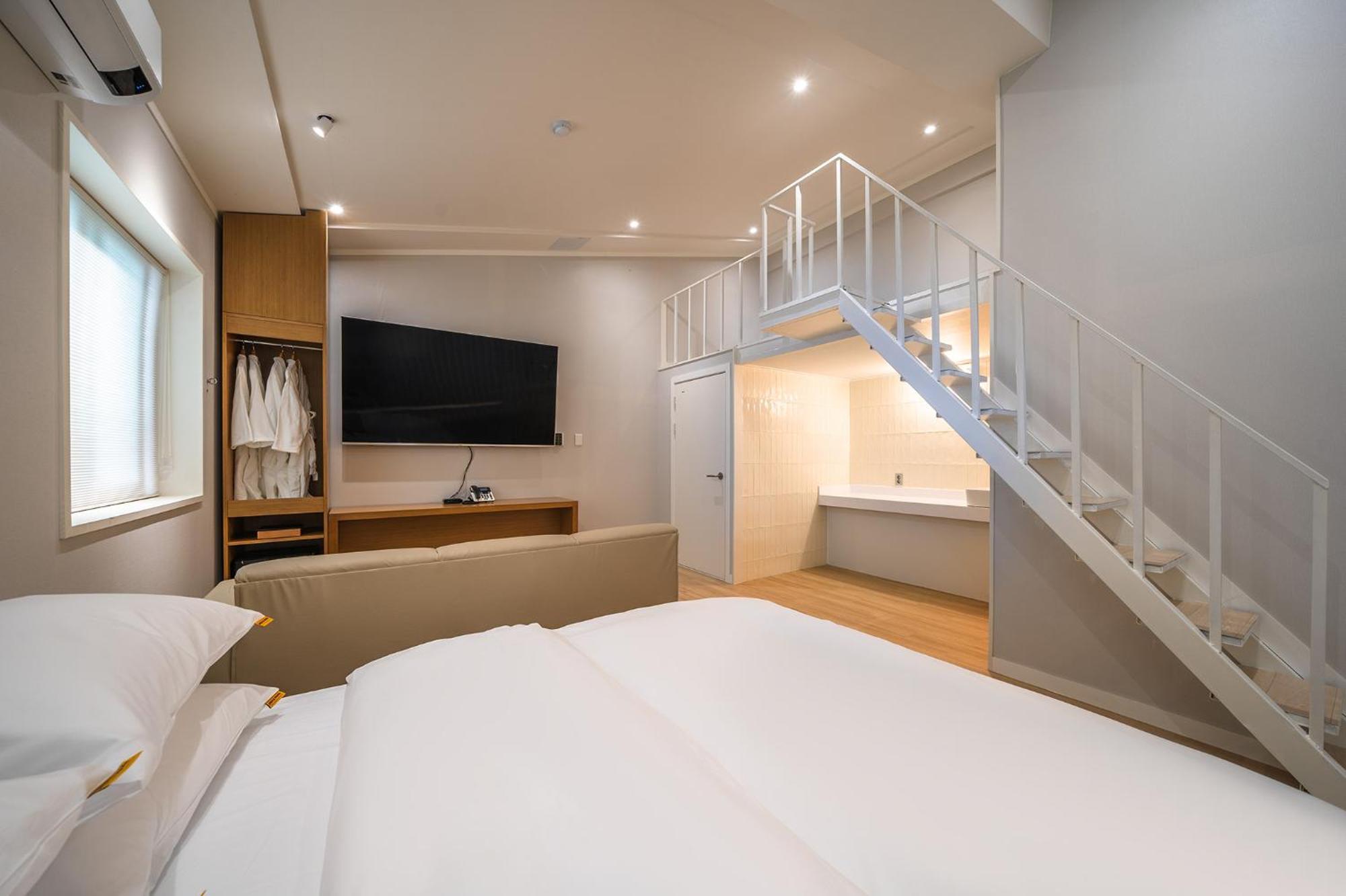 Mono Hotel Σουγόν Εξωτερικό φωτογραφία