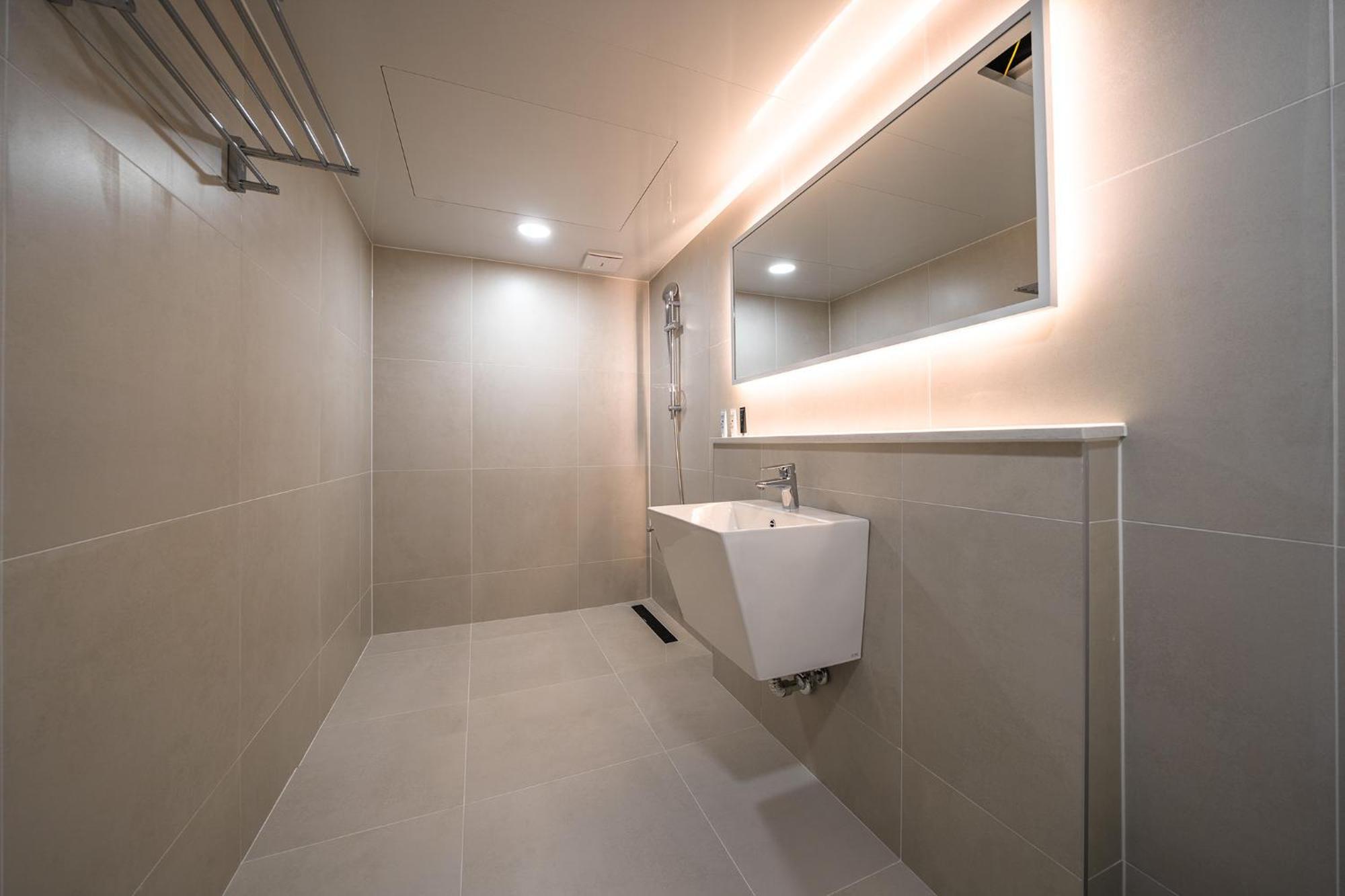 Mono Hotel Σουγόν Εξωτερικό φωτογραφία