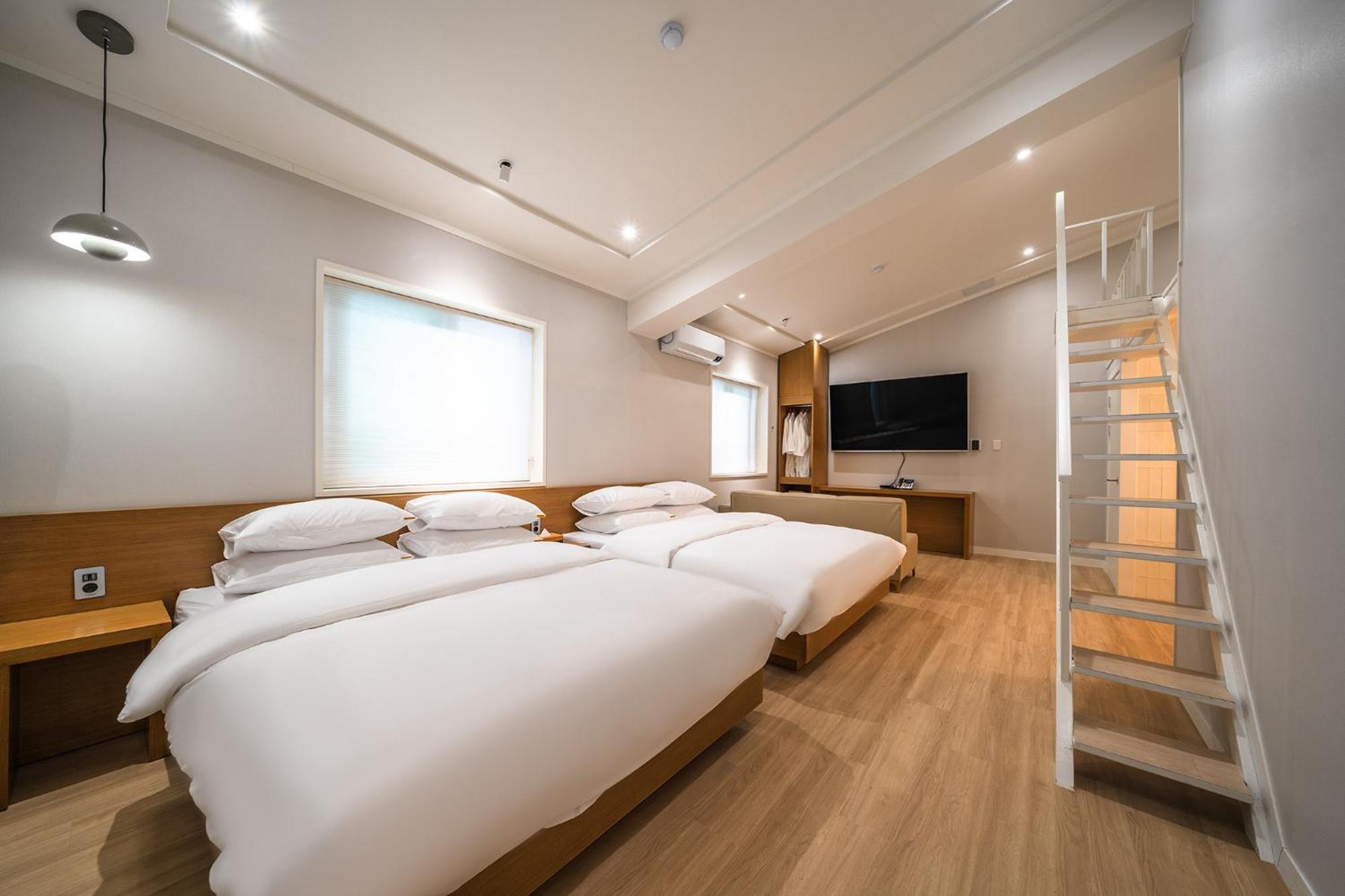 Mono Hotel Σουγόν Εξωτερικό φωτογραφία