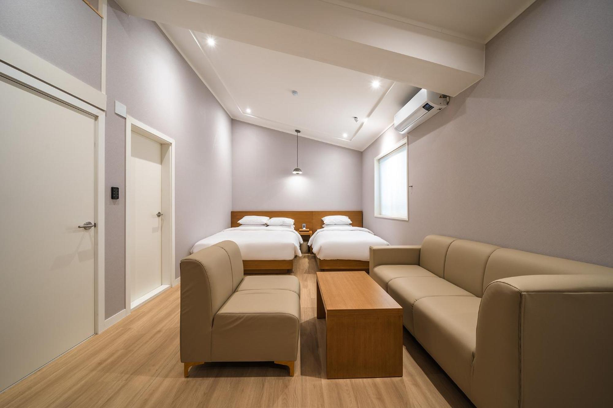 Mono Hotel Σουγόν Εξωτερικό φωτογραφία