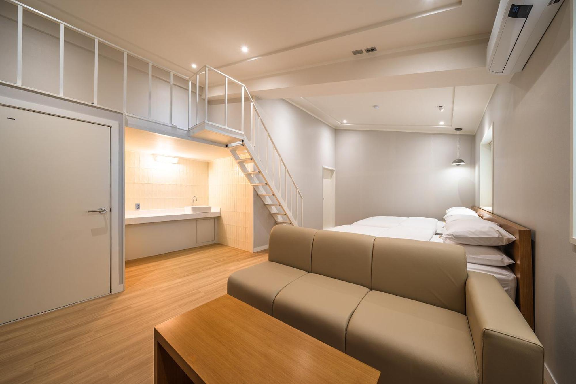 Mono Hotel Σουγόν Εξωτερικό φωτογραφία