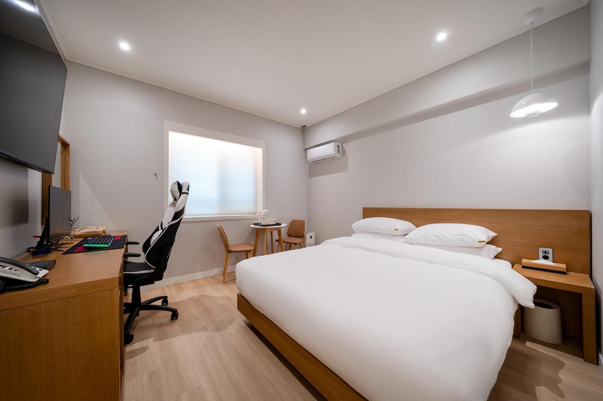 Mono Hotel Σουγόν Εξωτερικό φωτογραφία