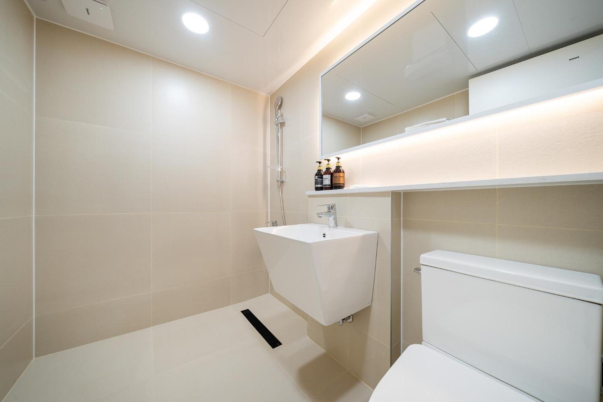 Mono Hotel Σουγόν Εξωτερικό φωτογραφία