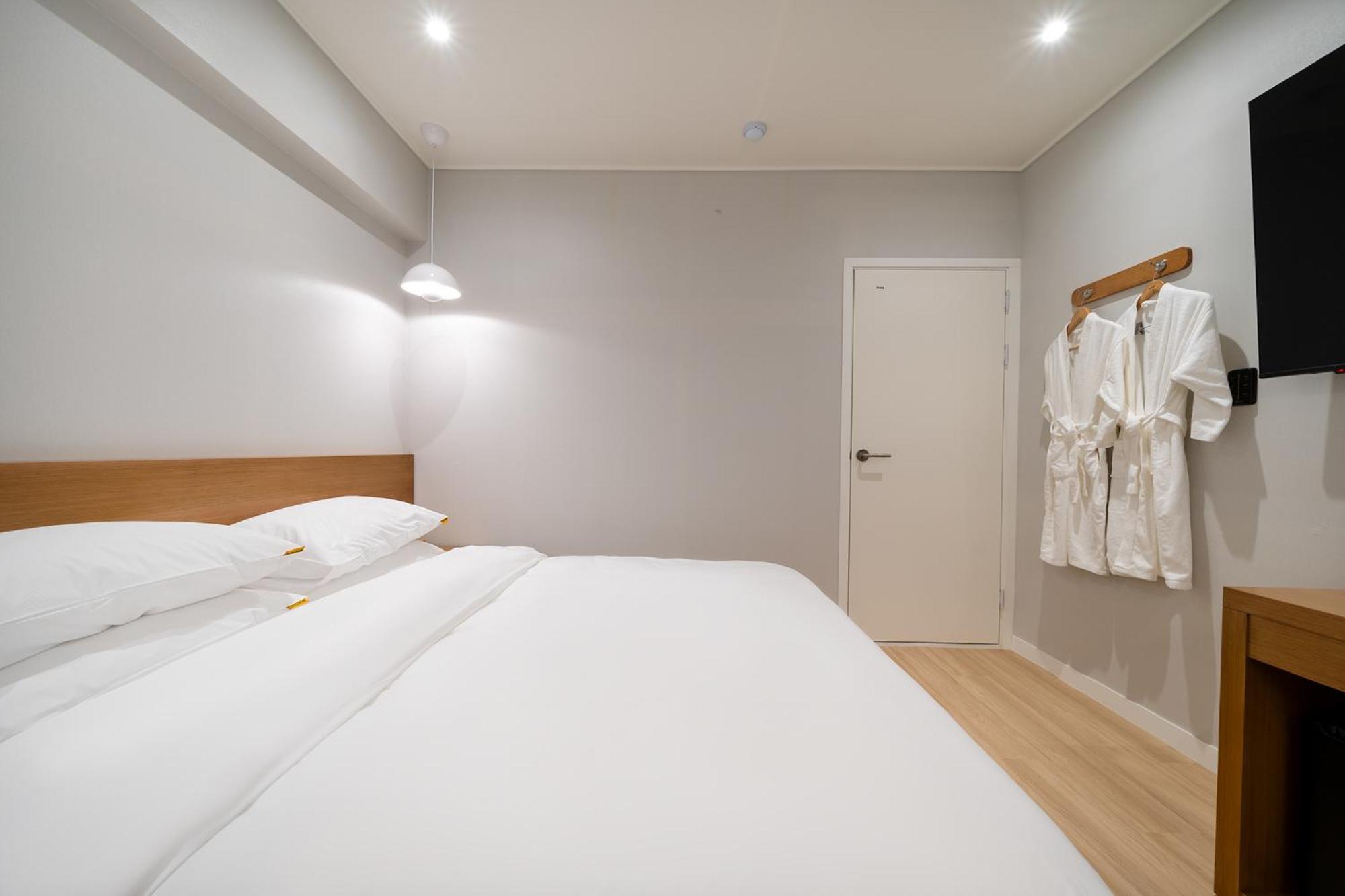 Mono Hotel Σουγόν Εξωτερικό φωτογραφία