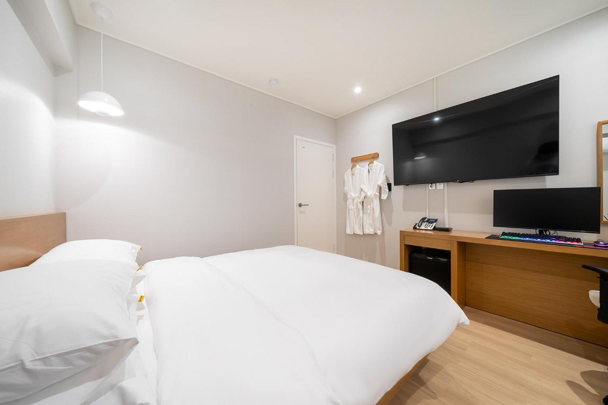 Mono Hotel Σουγόν Εξωτερικό φωτογραφία