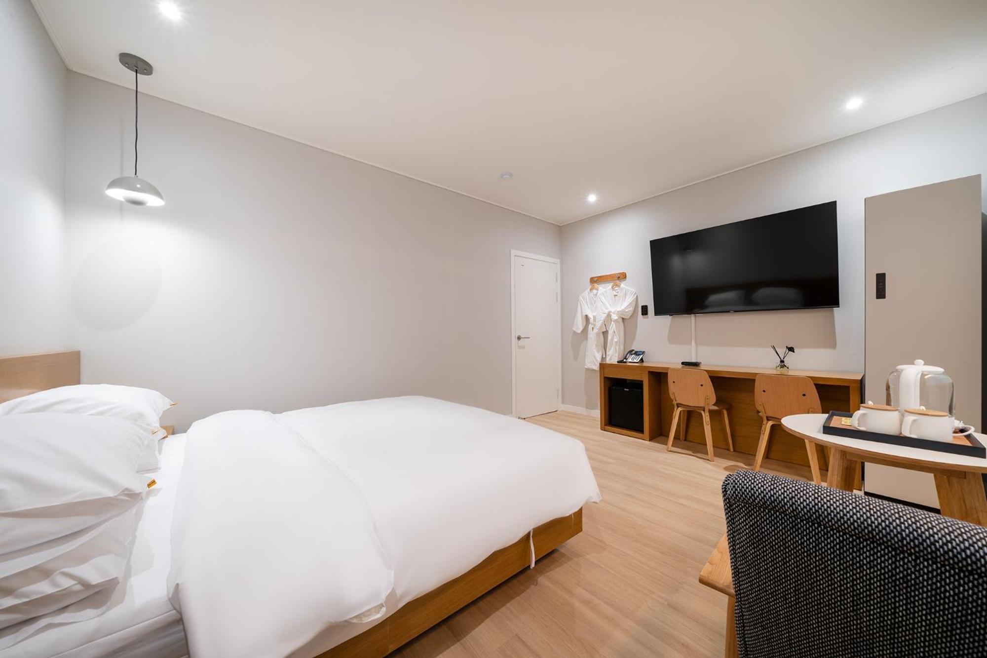 Mono Hotel Σουγόν Εξωτερικό φωτογραφία