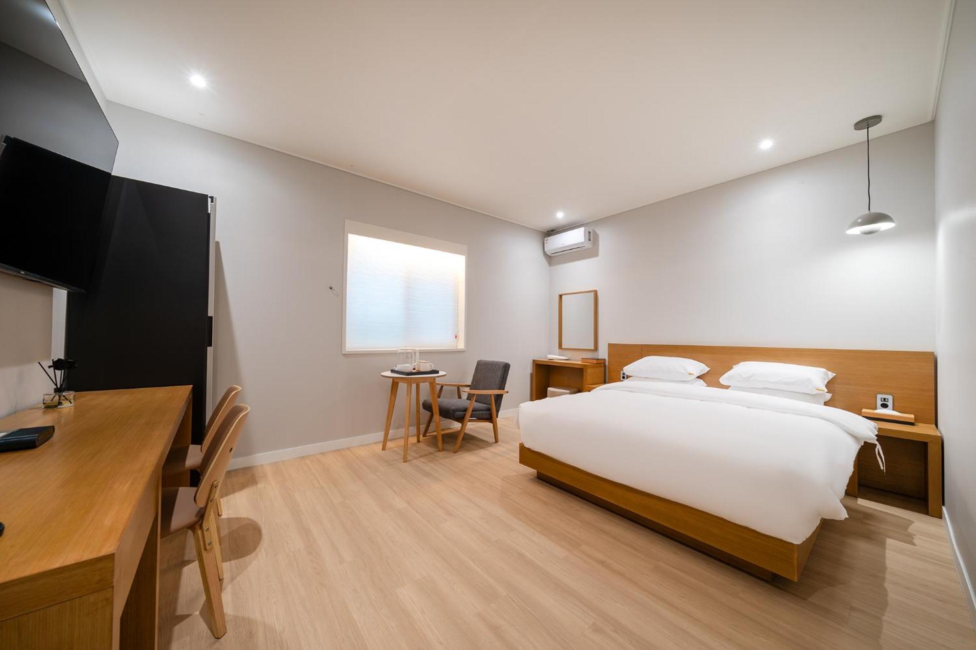 Mono Hotel Σουγόν Εξωτερικό φωτογραφία