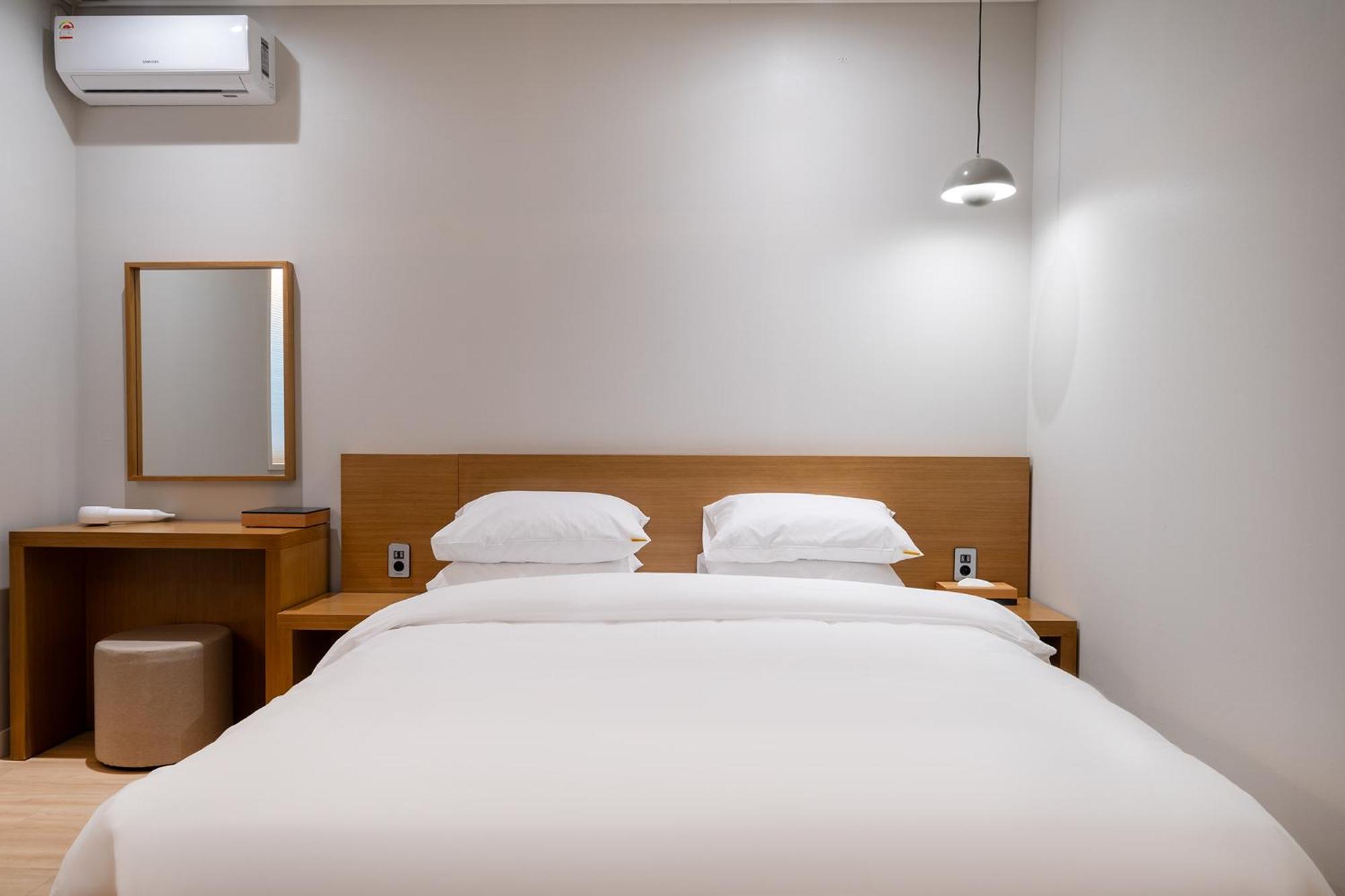 Mono Hotel Σουγόν Εξωτερικό φωτογραφία