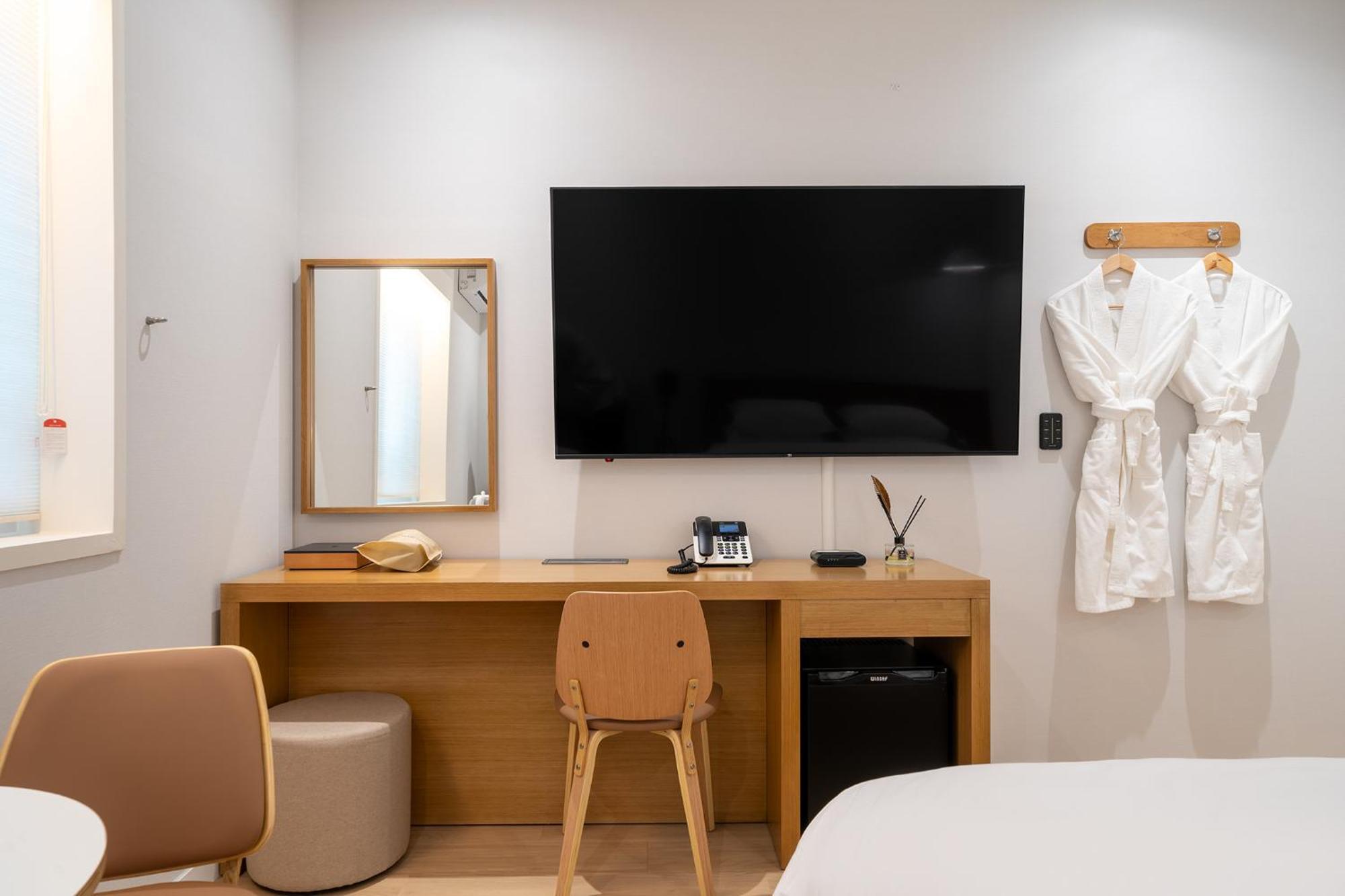Mono Hotel Σουγόν Εξωτερικό φωτογραφία