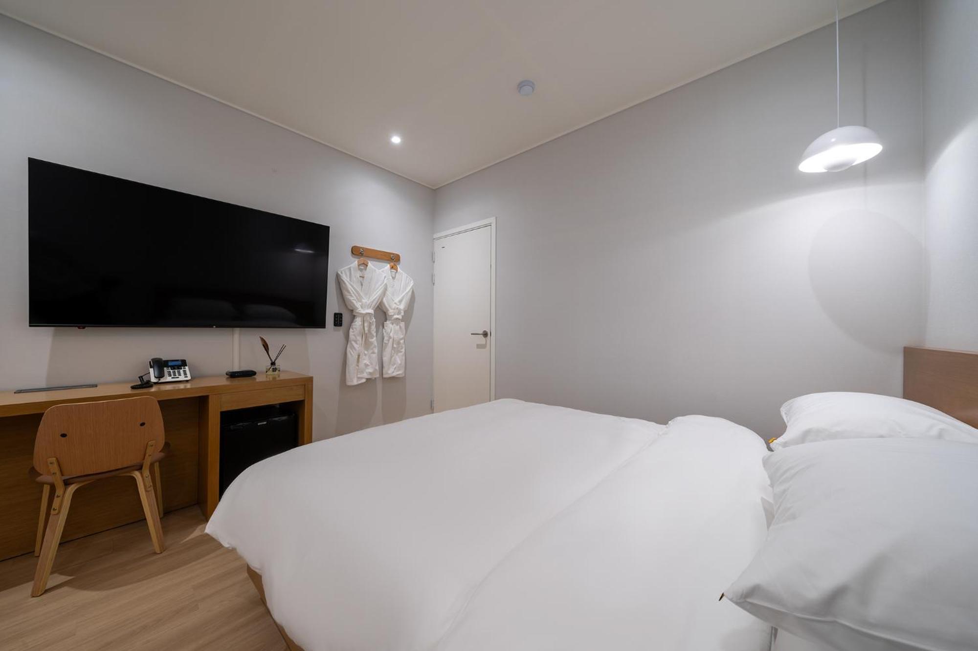 Mono Hotel Σουγόν Εξωτερικό φωτογραφία