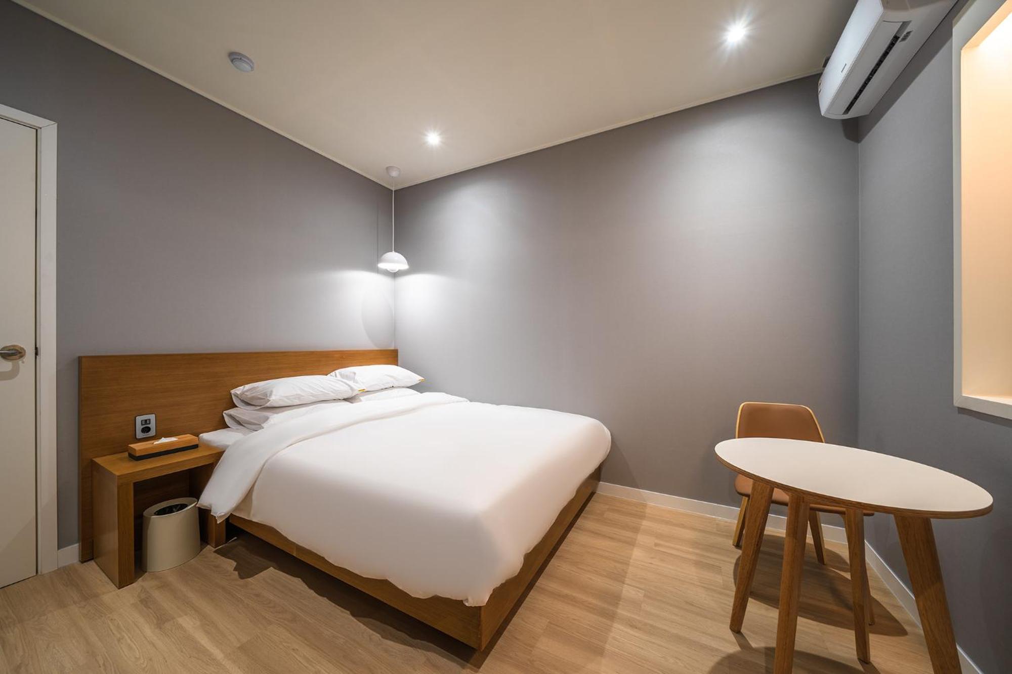 Mono Hotel Σουγόν Εξωτερικό φωτογραφία