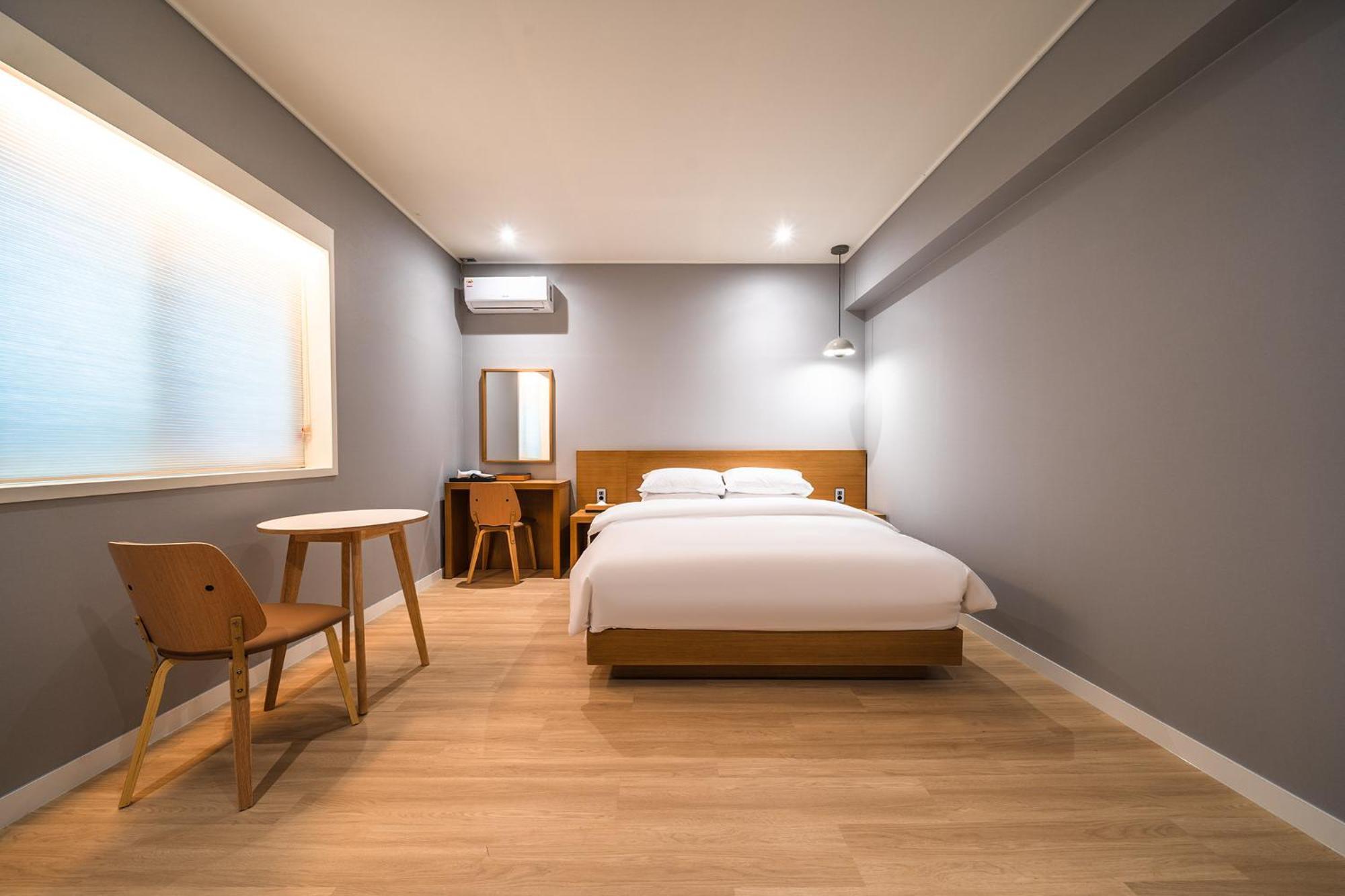 Mono Hotel Σουγόν Εξωτερικό φωτογραφία