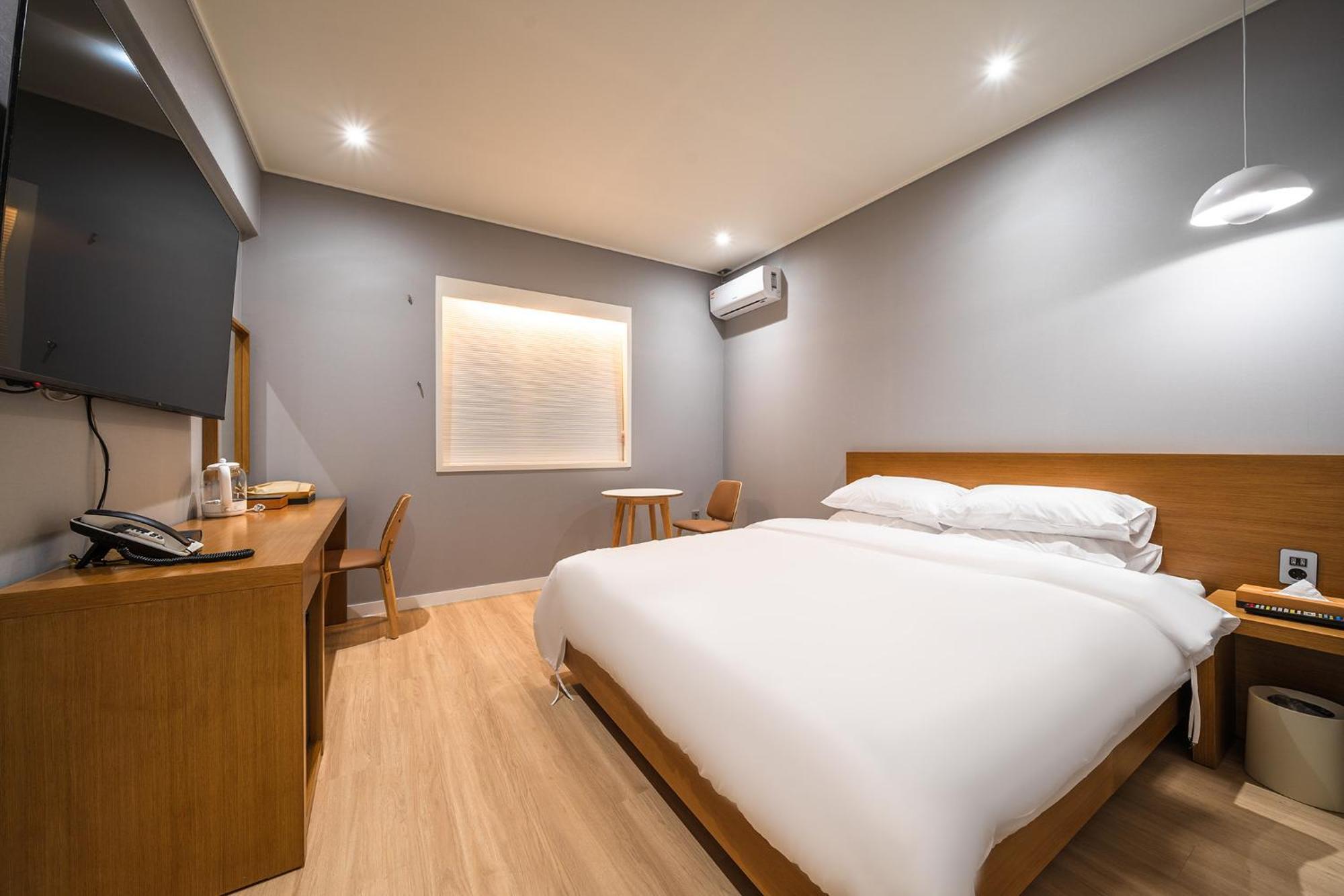 Mono Hotel Σουγόν Εξωτερικό φωτογραφία