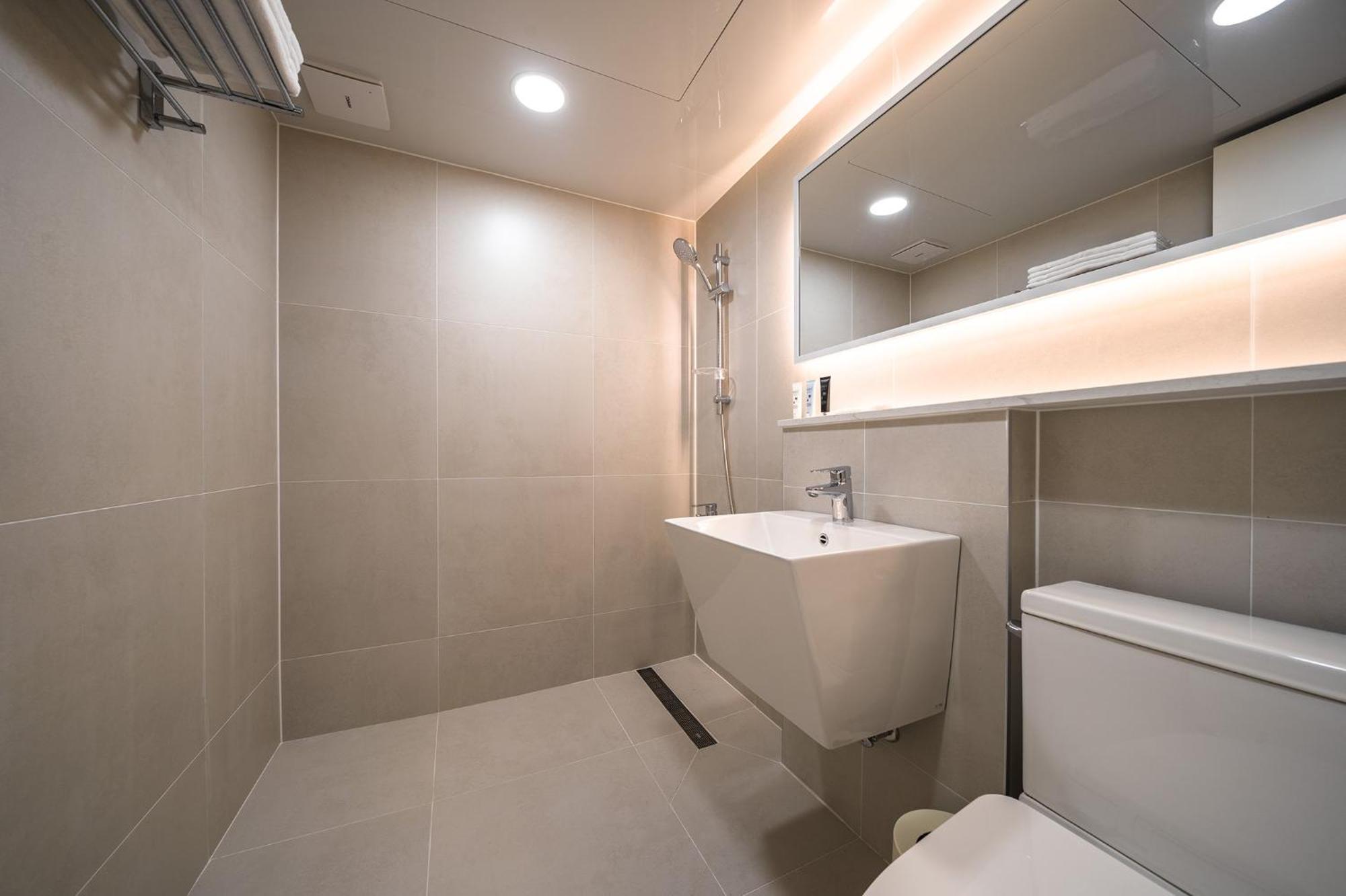 Mono Hotel Σουγόν Εξωτερικό φωτογραφία