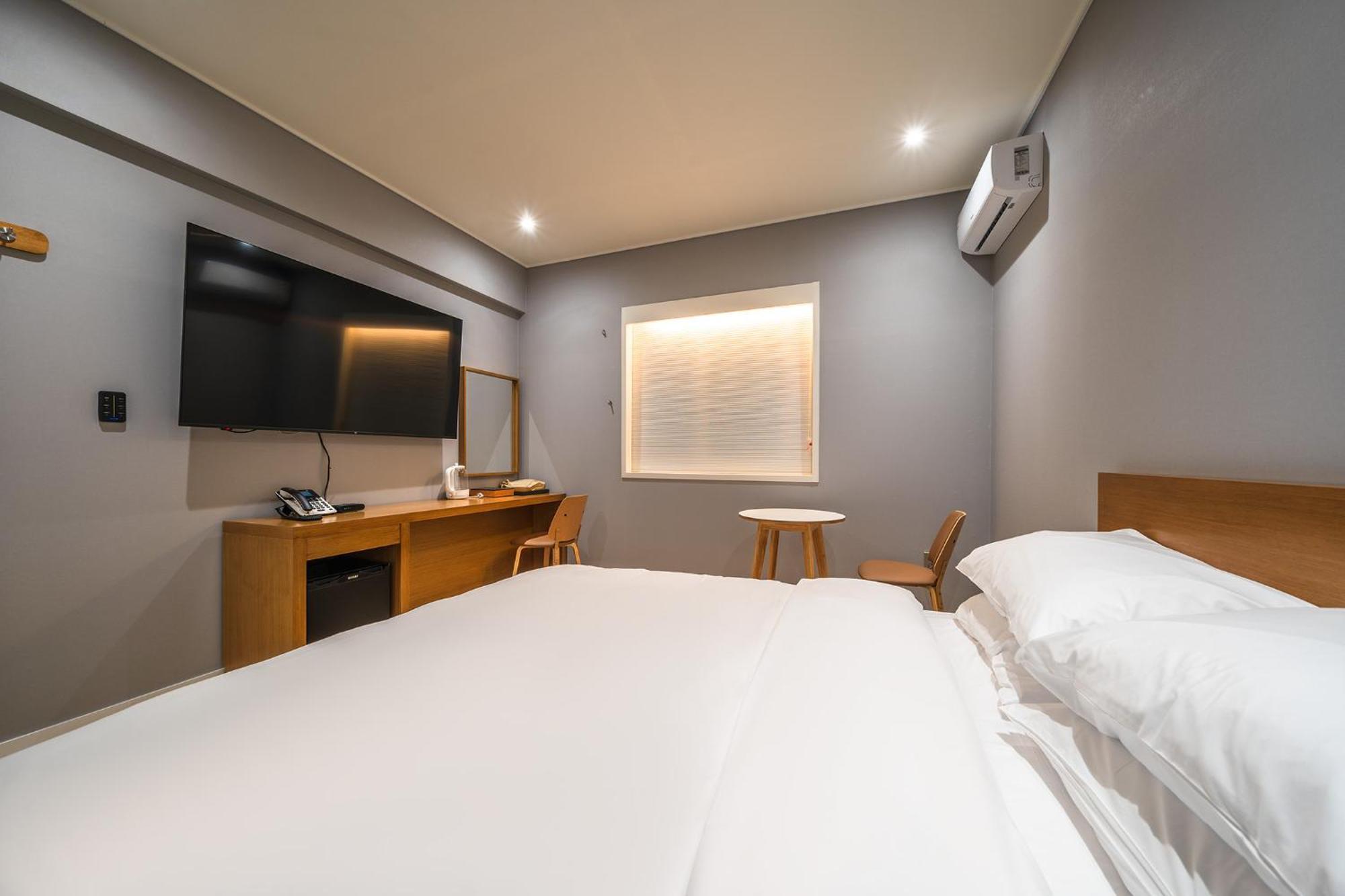 Mono Hotel Σουγόν Εξωτερικό φωτογραφία
