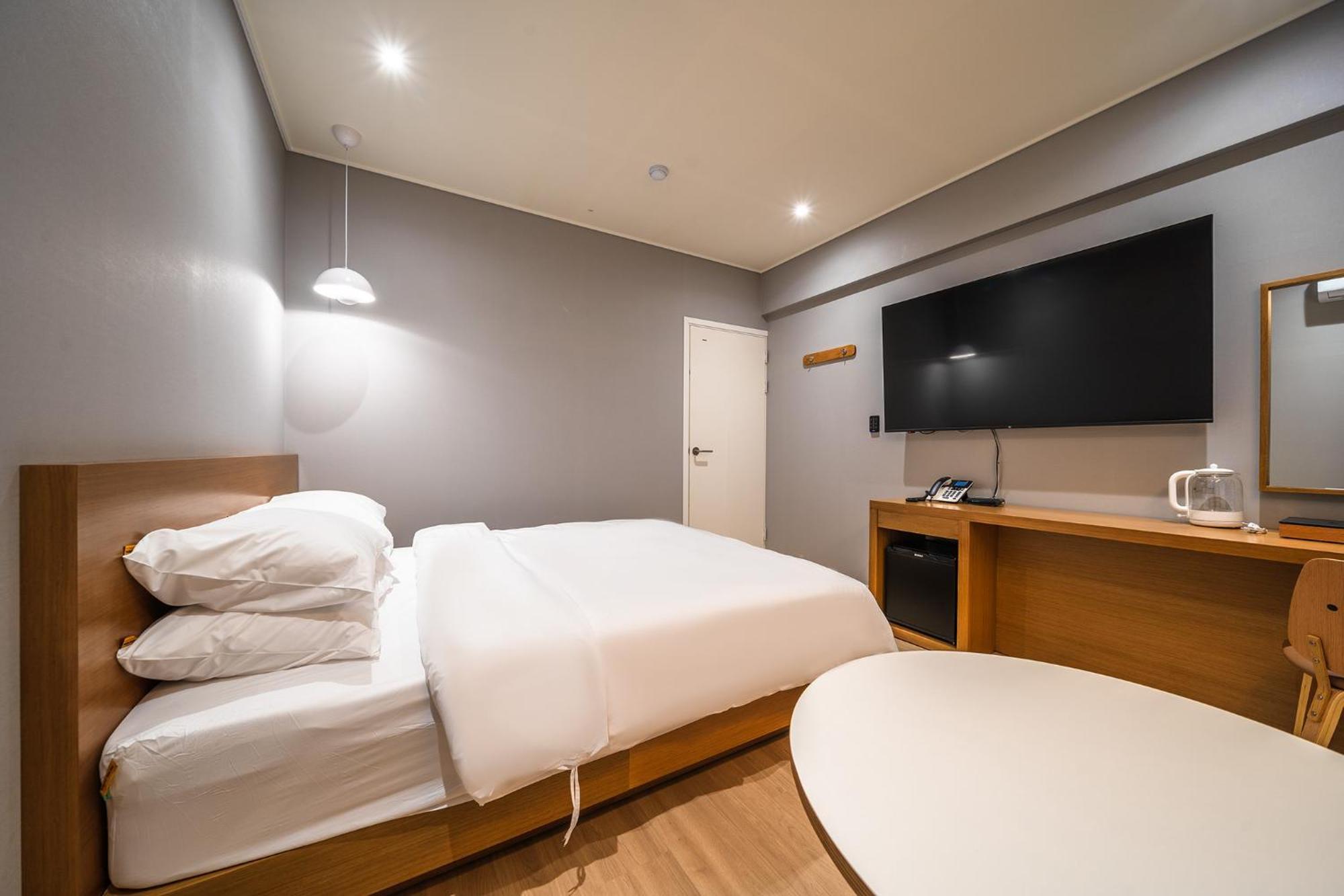 Mono Hotel Σουγόν Εξωτερικό φωτογραφία